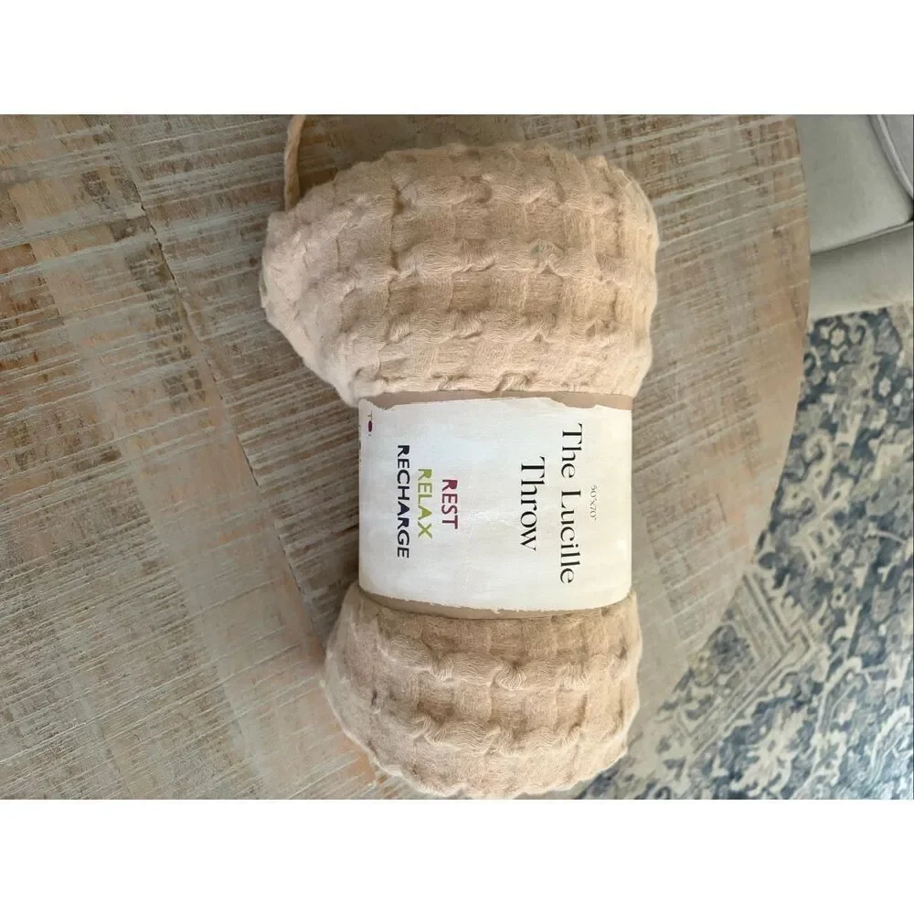 NWT Anthropologie Tasseled Lucille Throw Blanket In Cream Pink 50x70”